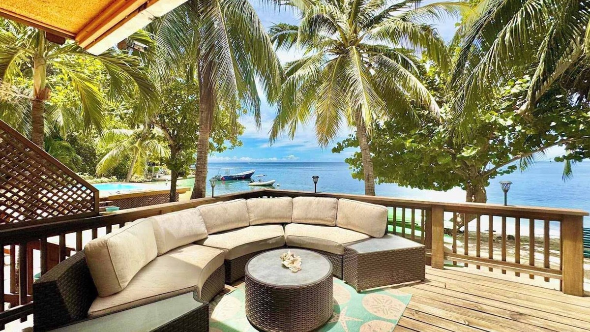 Roatan Beach House - West Bay Beachfront