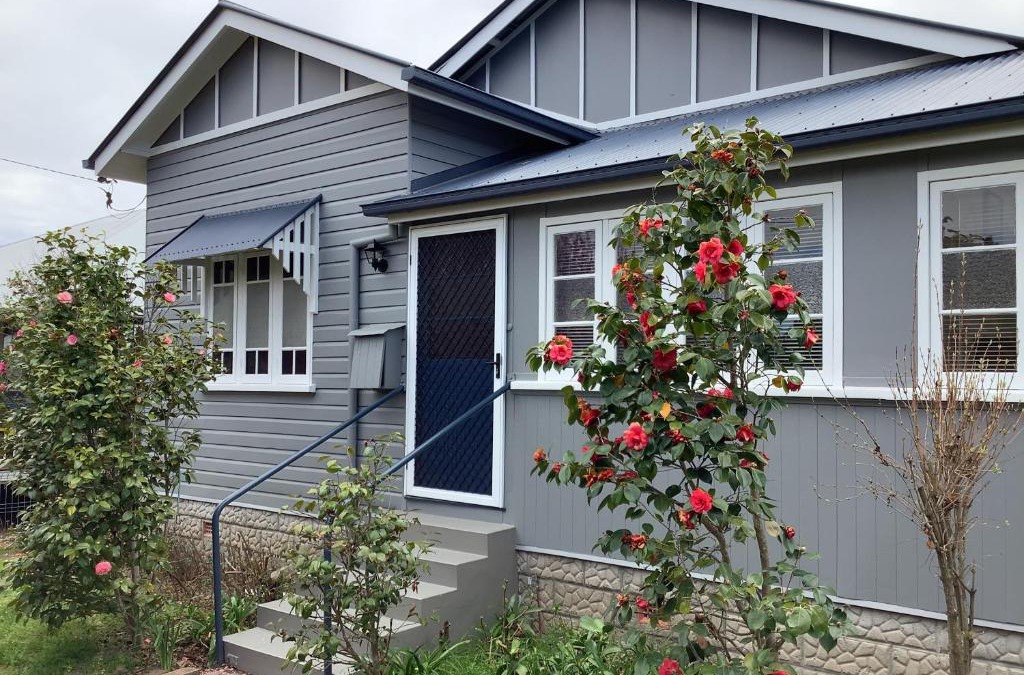 Rosellas on Corundum Cottage - treat yourself!