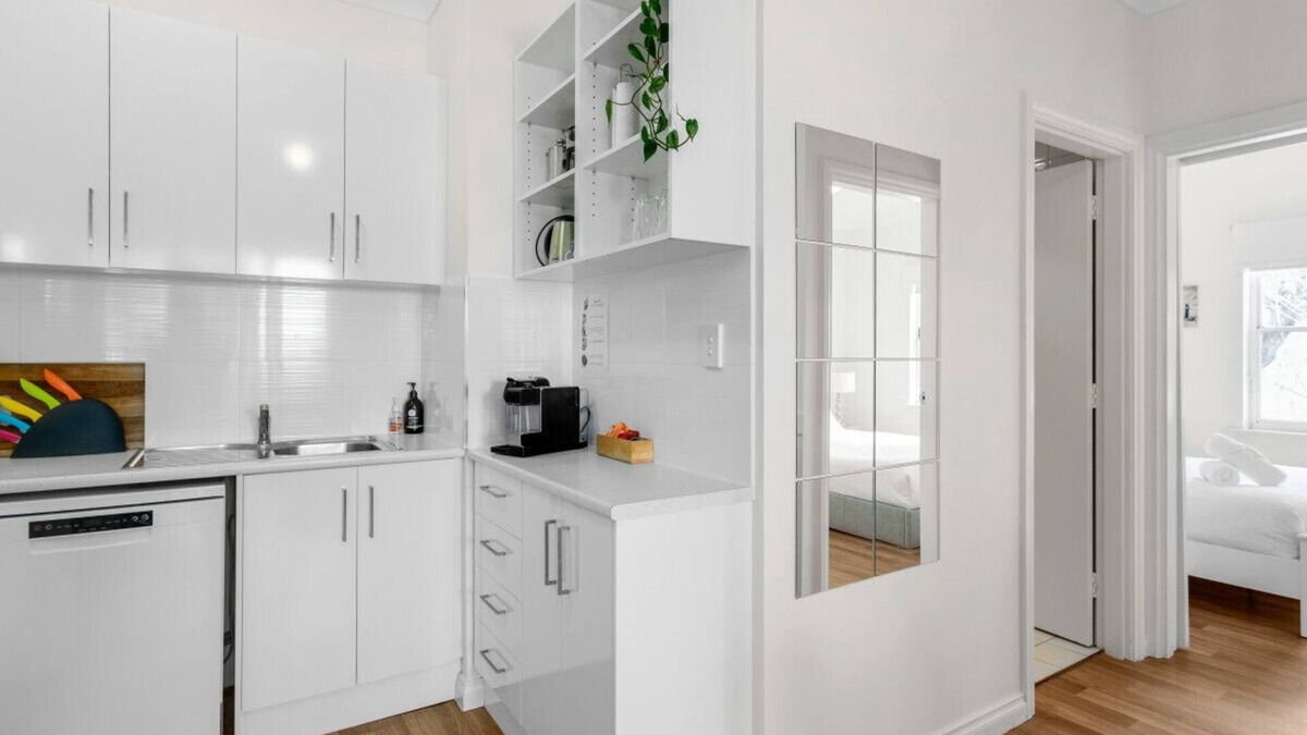 SEA BREEZE @ Smugglers Inn self contained apartment