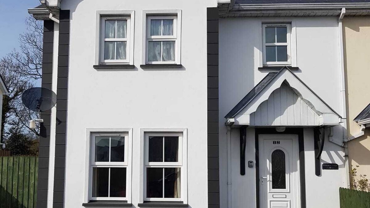 Semi Detached 4 Bedroom Property, family friendly, walking distance to Moville.