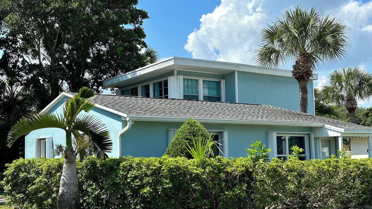 SOUTH BEACH's Closest Home AQUA COTTAGE Comfy Cozy Fun Seaside Vero Beach