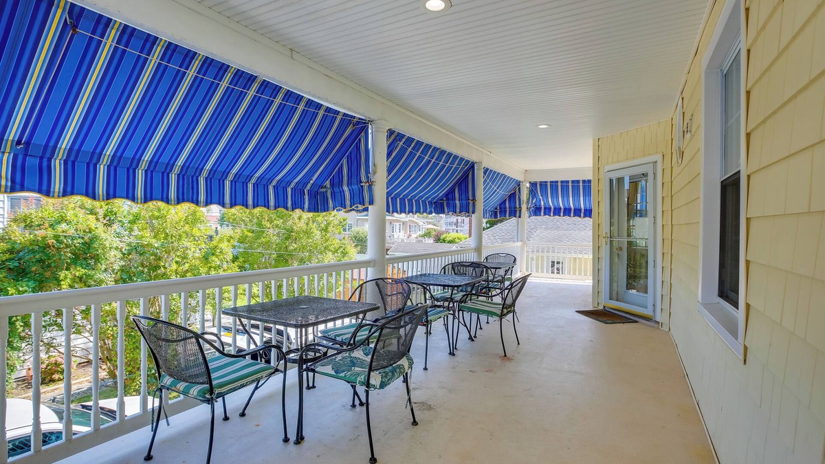 Spacious Jersey Shore Getaway: Walk to Beach!