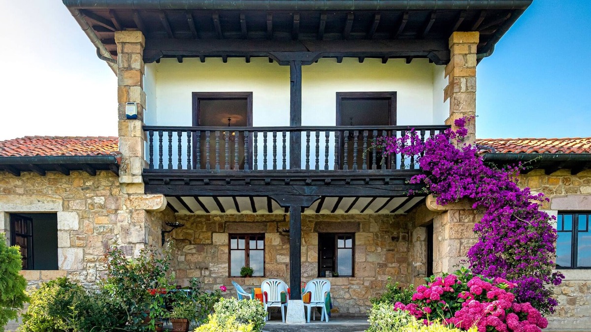 Spectacular manor house inside Santillana de Mar