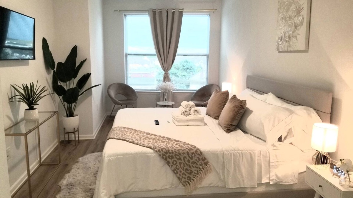 ★Spring Wonderland DEEP discount on COZY King Bed Near EWR AIRPORT & NYC★
