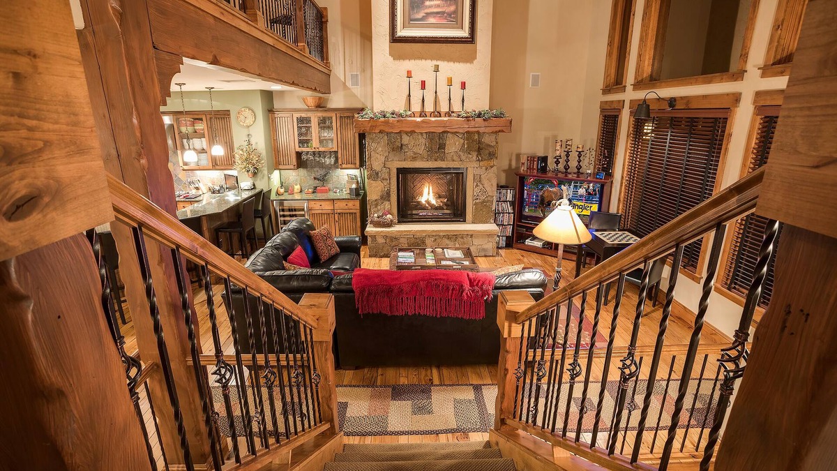 Steps to Gondola, Hot tub, Swimming Pool, Sleeps 12, Great Views