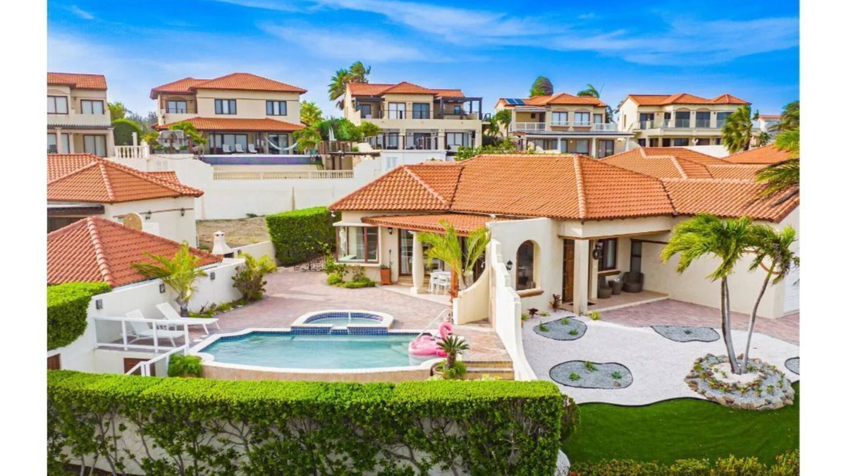 Stunning 4 BR Home w/ Private Pool in Tierra Del Sol!