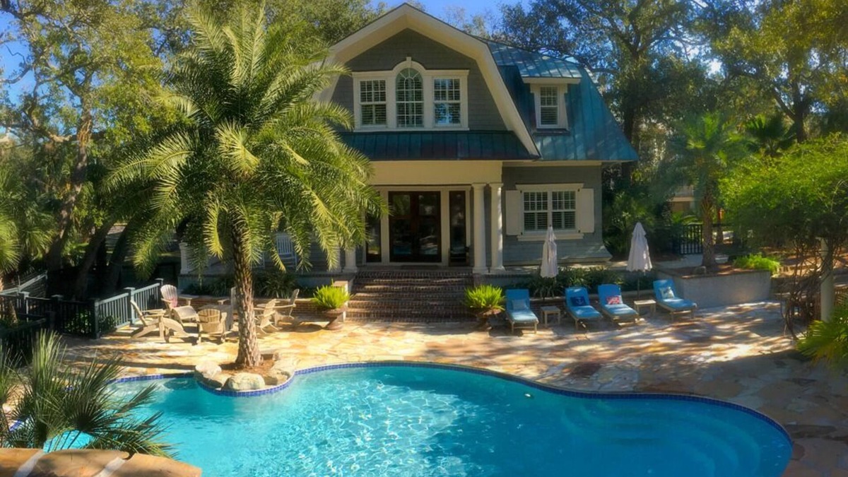 Stunning Custom Designed Home, Private Pool w/water slide and Hot tub, 518 Remora Circle