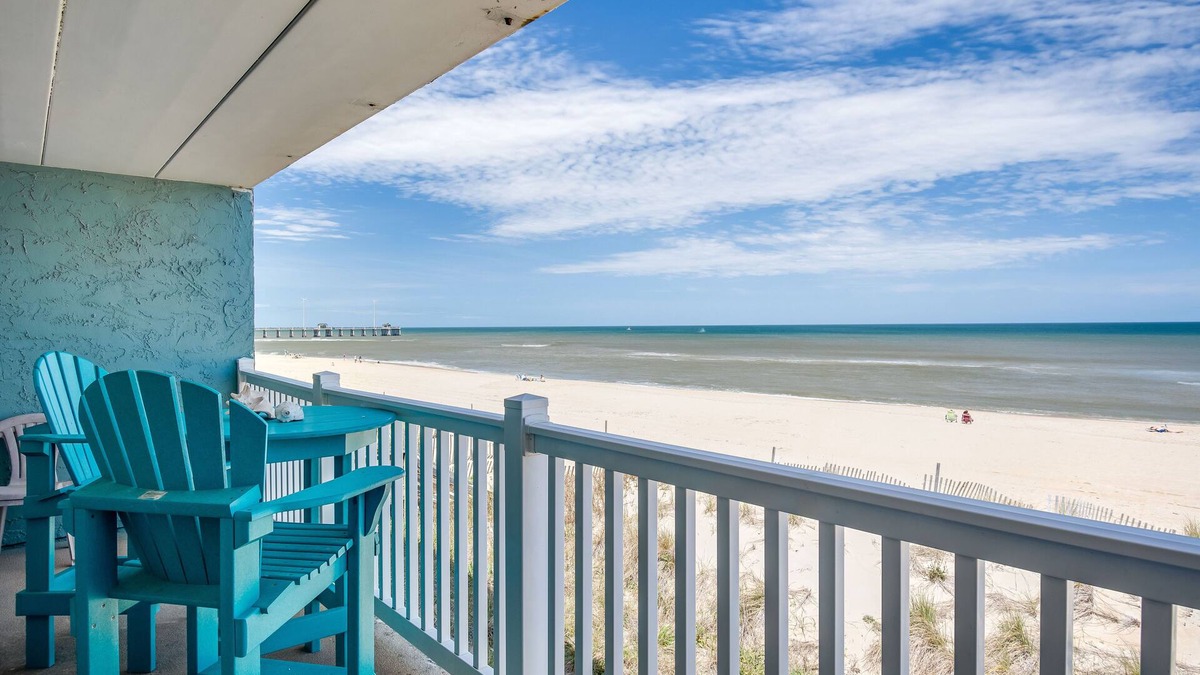 Sweet Southern Pearl: Contemporary PierView Oceanfront Condo with Stunning Views