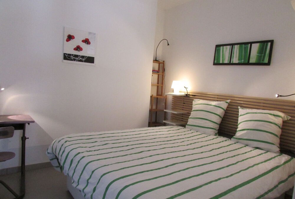 T2 feet in water, for 4 people, air conditioning, wifi, terrace, garage.