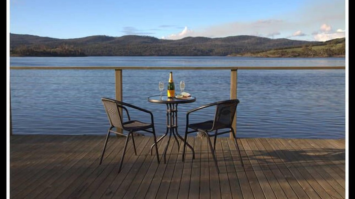 Tamar Boat House - Boutique Waterfront Property