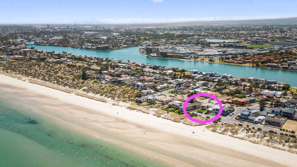 Tennyson Beachfront Unit 2