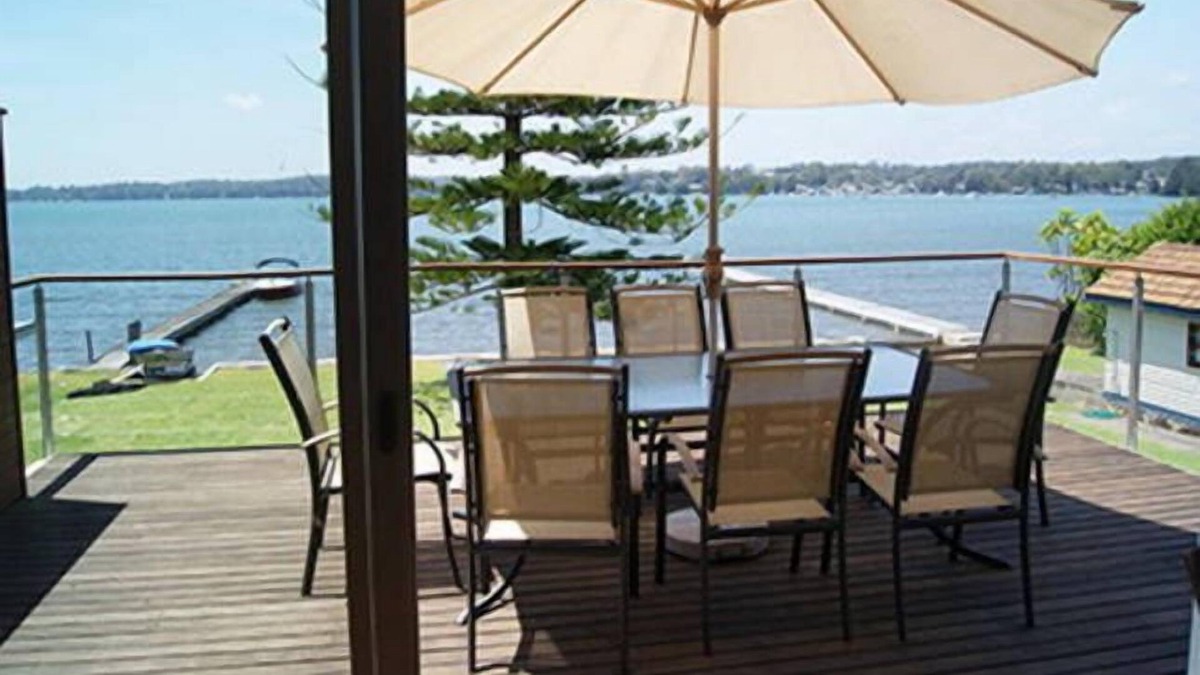 The Lake House Bonnells Bay