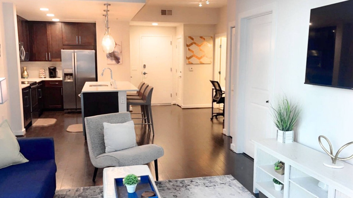 The Luxe | City View | Romantic Escape