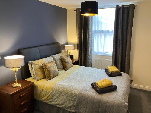 THE OCEAN SUITE - 2 minute walk to the lovely beach front promernade of llandudno