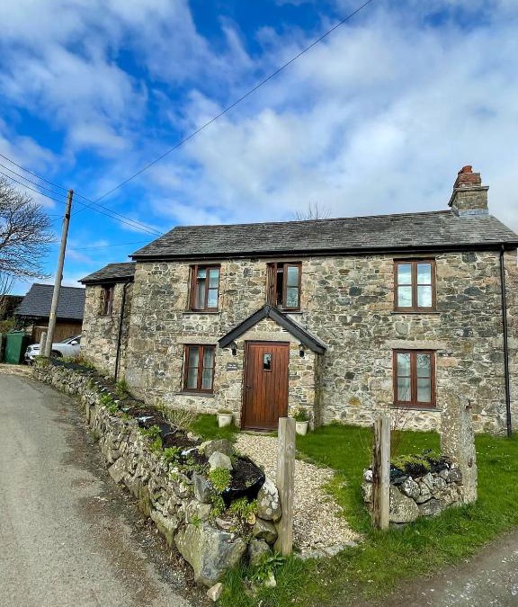 The Old Post House - Historic Dartmoor Home