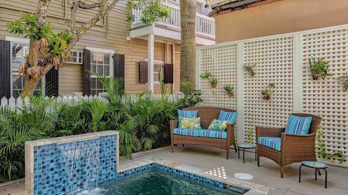 *THE TOASTED COCONUT @ OLD TOWN* Fully Restored + Pool + LAST KEY SERVICES…