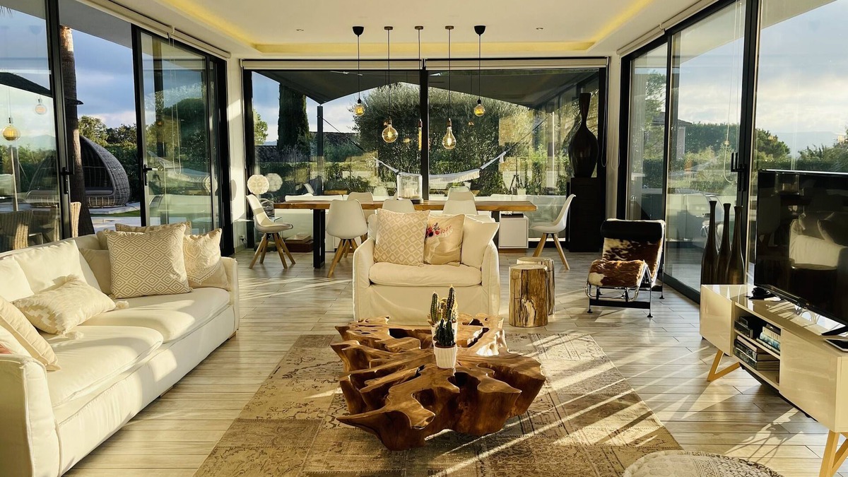 The white villa, large swimming pool