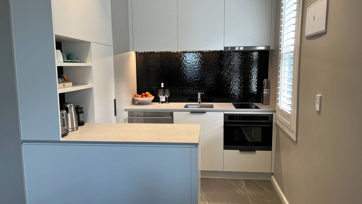 Tinakori Village Retreat - nRenovated apartment in a charming heritage building