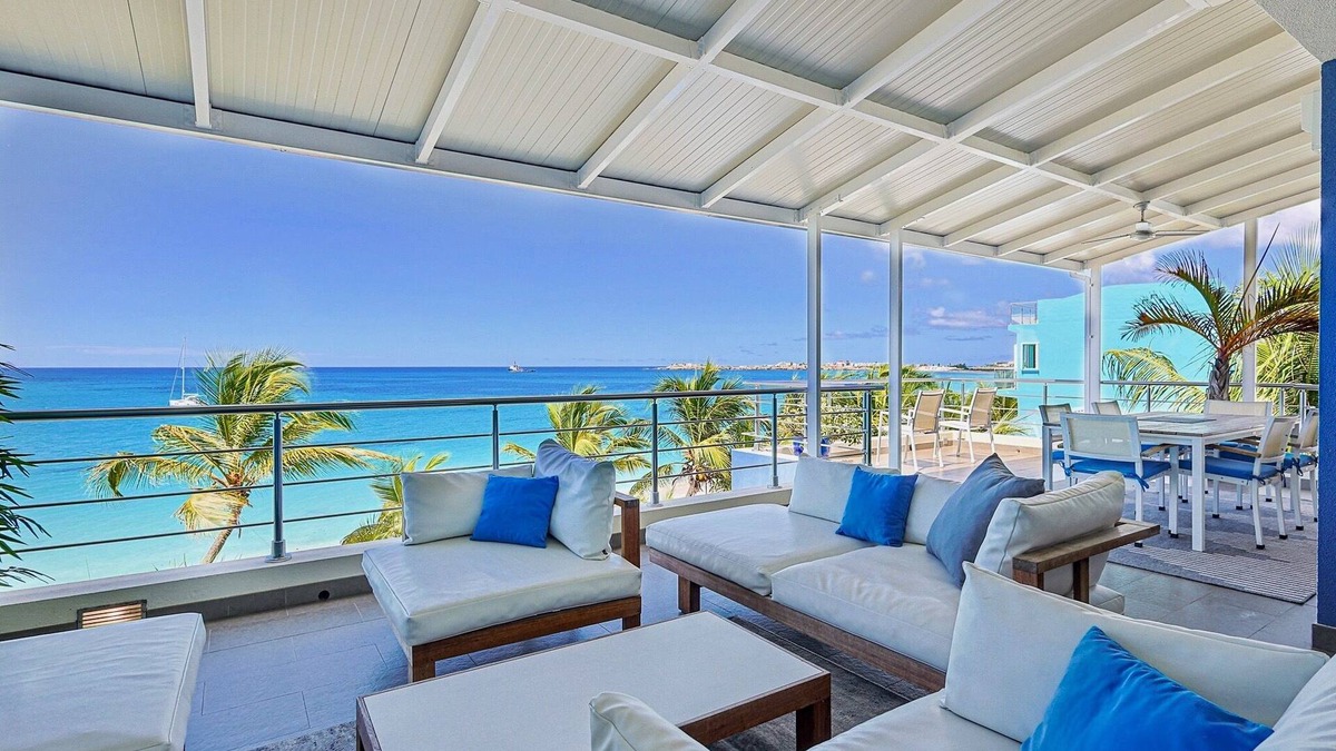 Top of the art penthouse on the beach - 4000 sq. ft of luxury