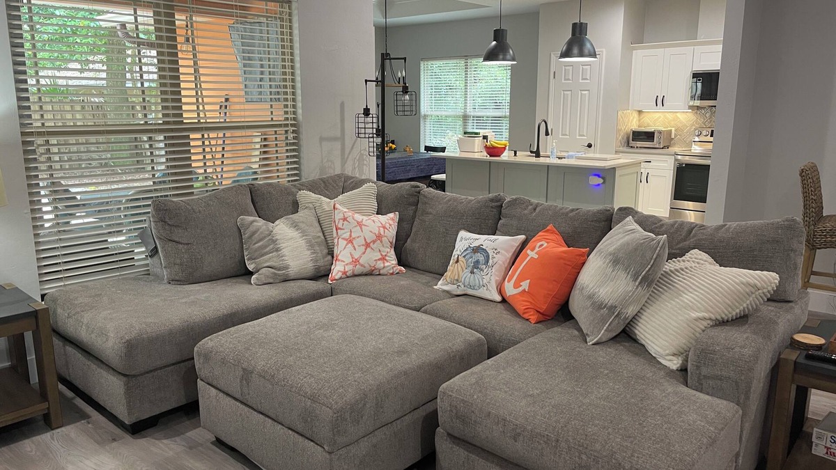 UF 4BR/4BA Gem–Walk to Stadium-Renovated-Spacious-New Beds-Clean & Spacious