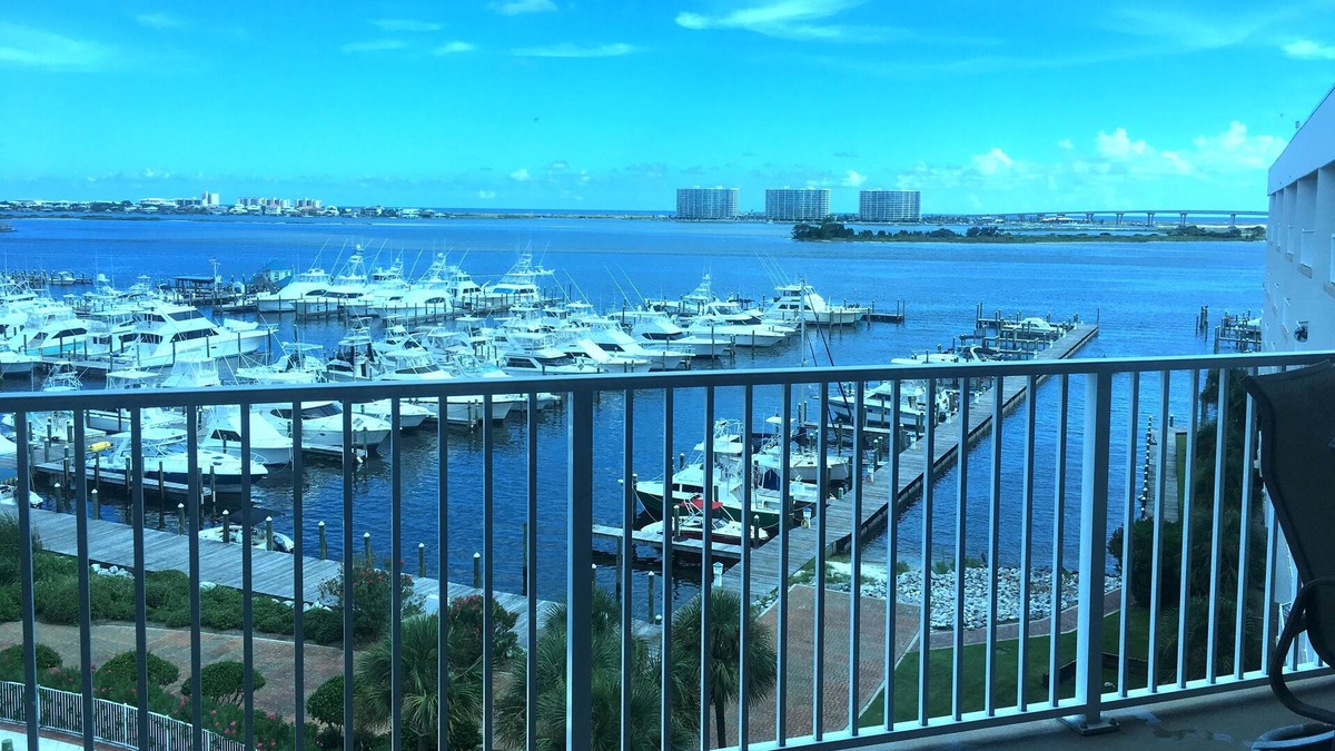 **Top Floor**High End Luxury Unit*On The Water*The Moorings*