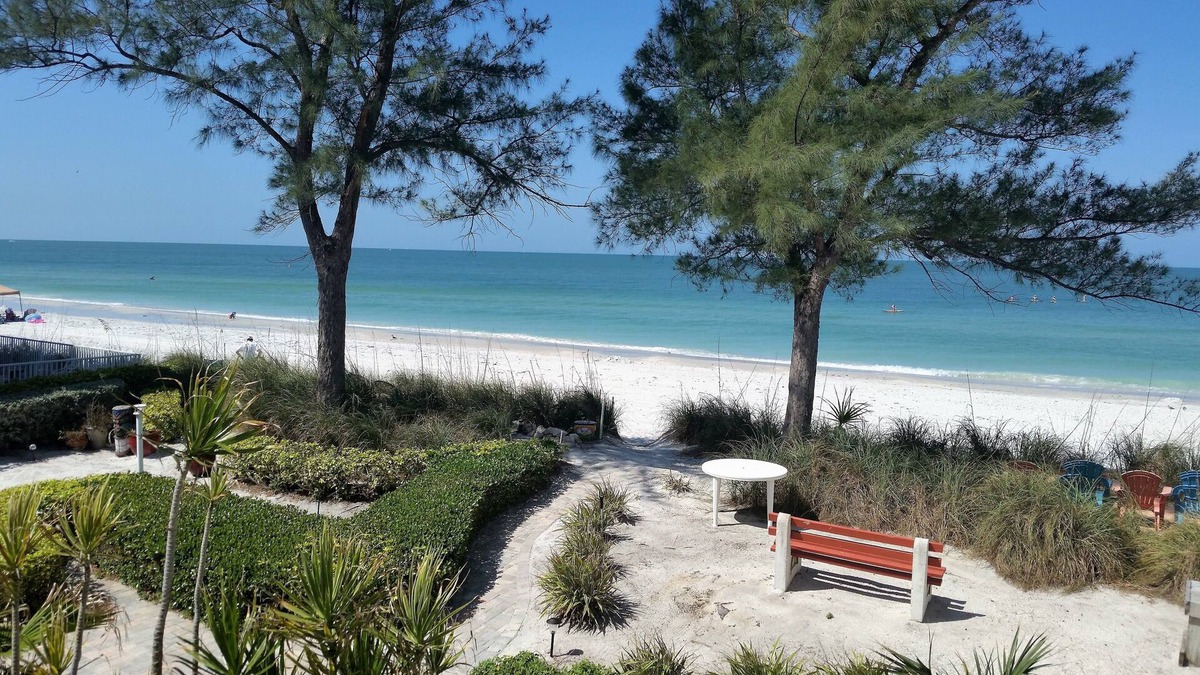 Beach Front 'Parrotdise' Private with Beautiful Sunset Views
