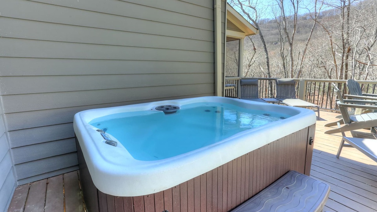 Valley Life - Outdoor Hot Tub, Board Games & Laptop Friendly