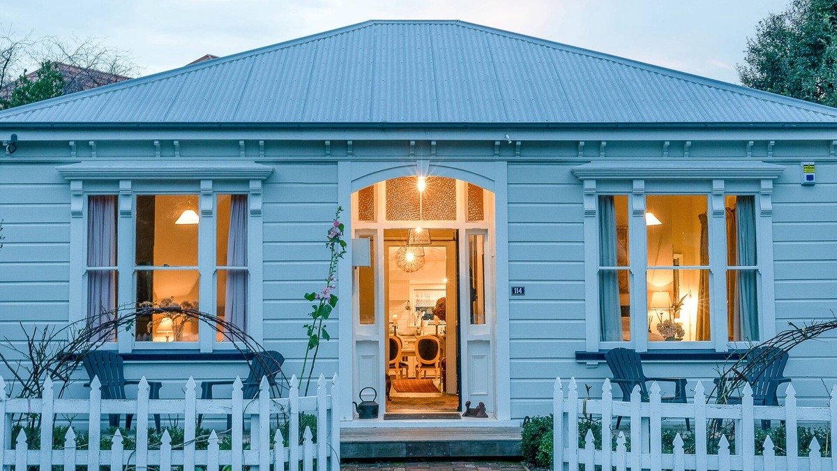 Villa Akaroa - Akaroa Pet Friendly Holiday Home
