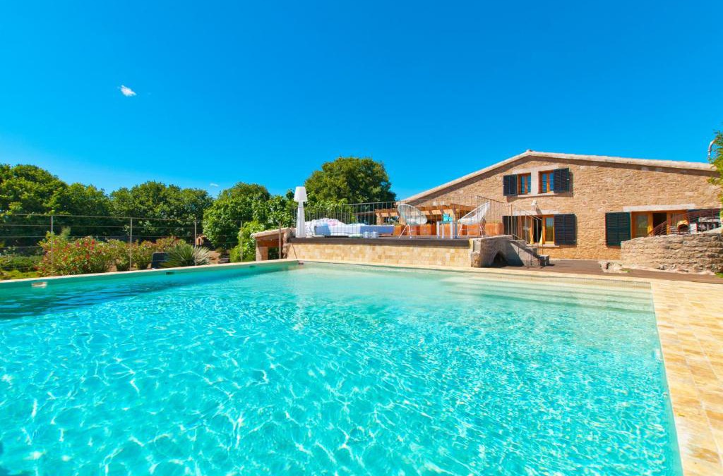 Villa Barcares Petit, piscina, jardines junto a playa en Alcudia
