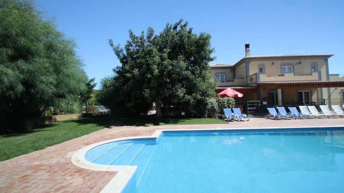 Villa Colibri heated pool, jacuzzi,cinema, air cond, games room,wifi,