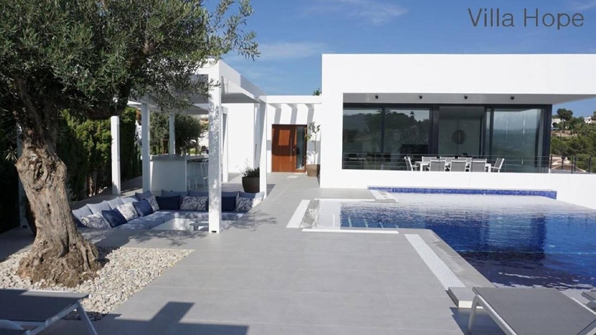 Villa Hope is the holiday home in addition to the usual, fantastic sea views
