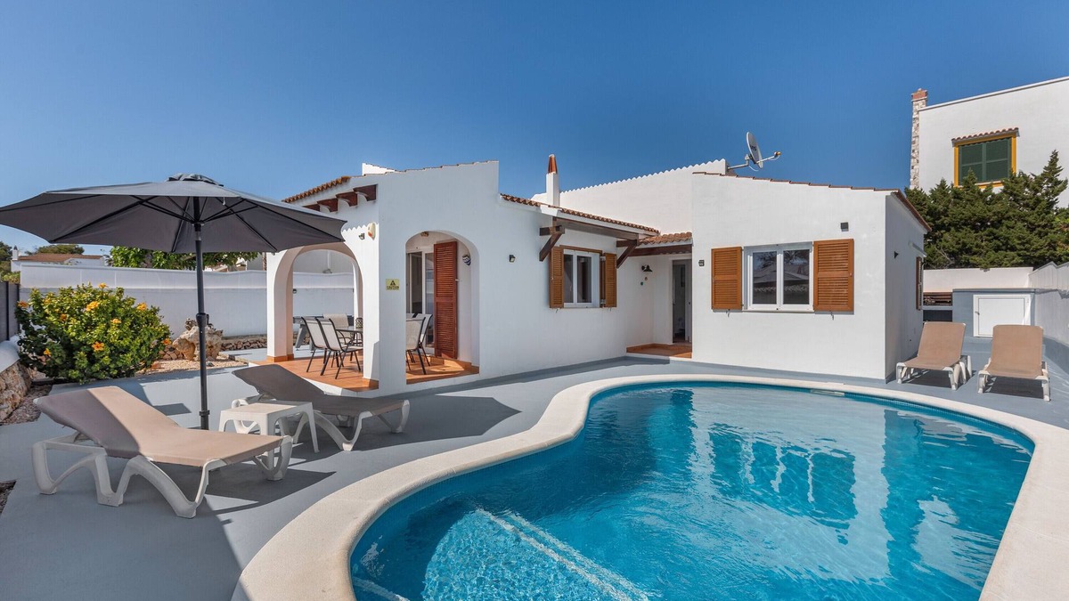 Villa Rose with barbecue, billiard, pool, and international satellite chan
