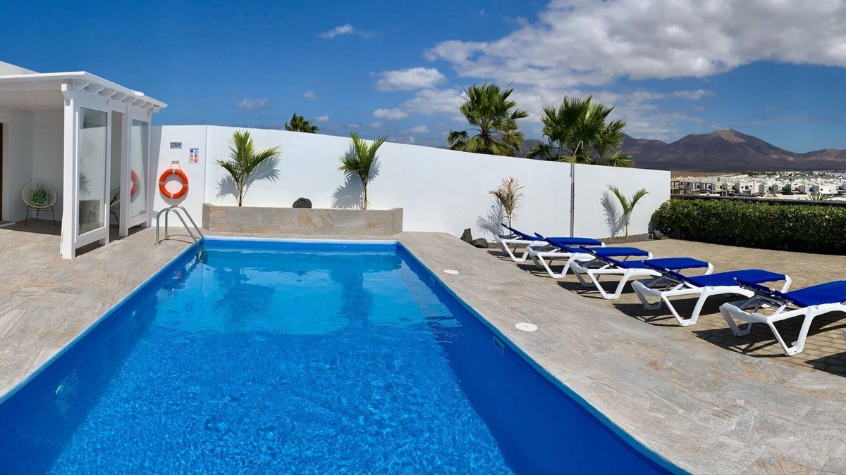Villa with large private pool free wifi and sea views.