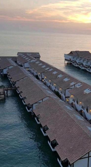 Water Chalet or Premium Tower Seaview Port Dickson , Private Room