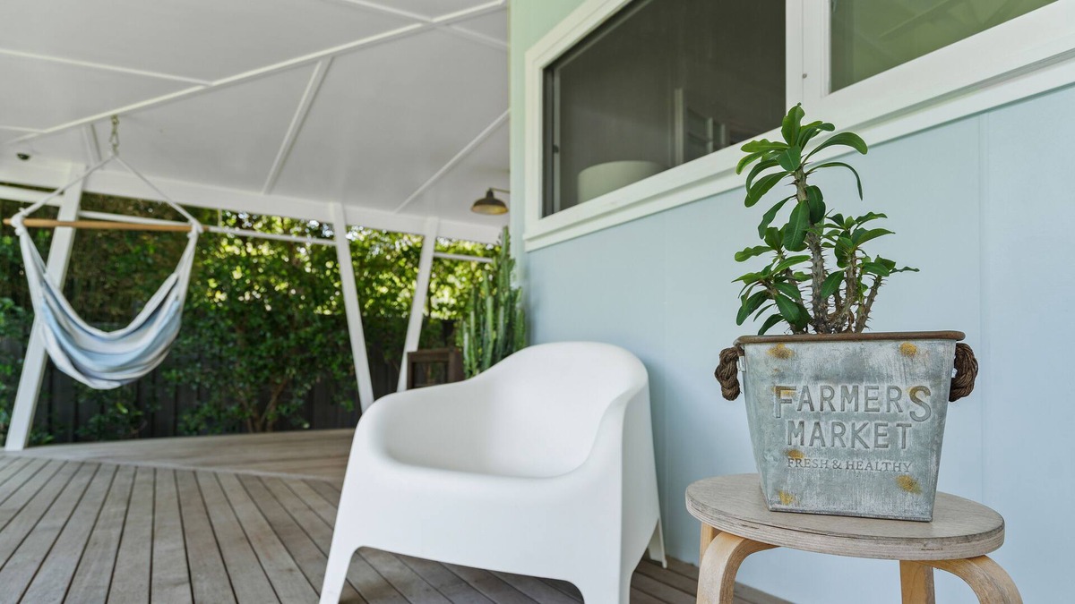 Welcome to, Back Beach Bungalow