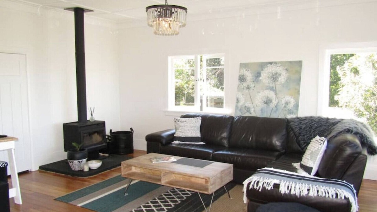 Wheretia Cottage - Central, *pet-friendly cottage with WiFi & linen