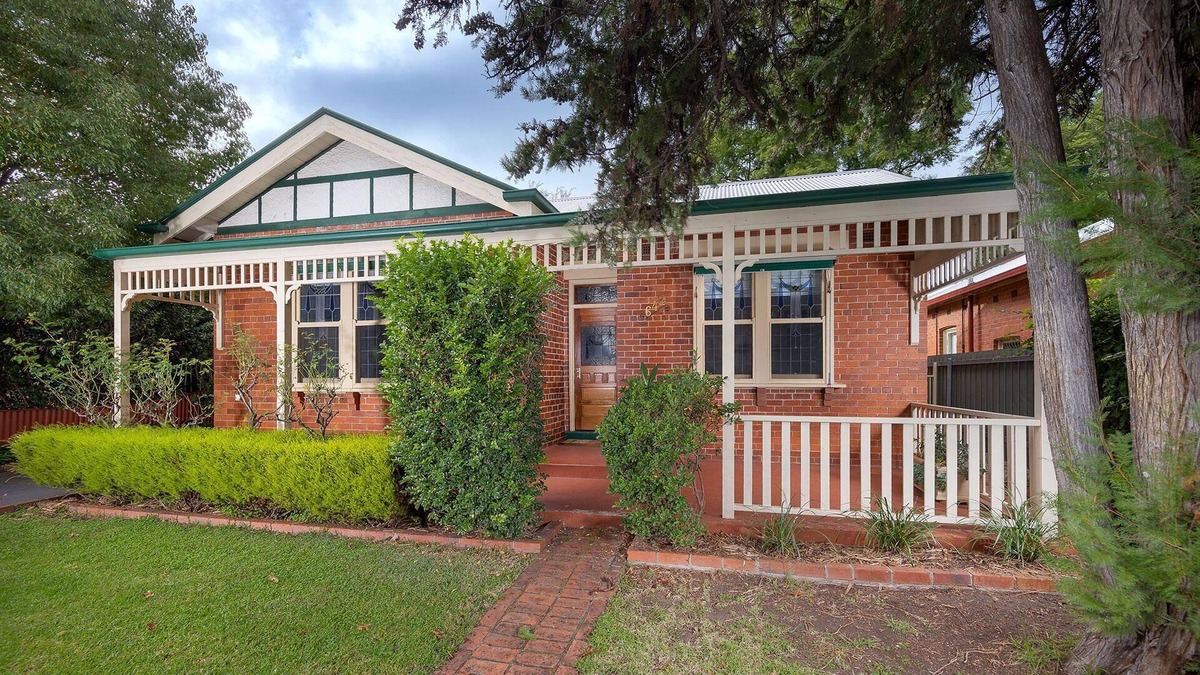 White Rabbit on Jones - Stunning three bedroom classic in the heart of Albury