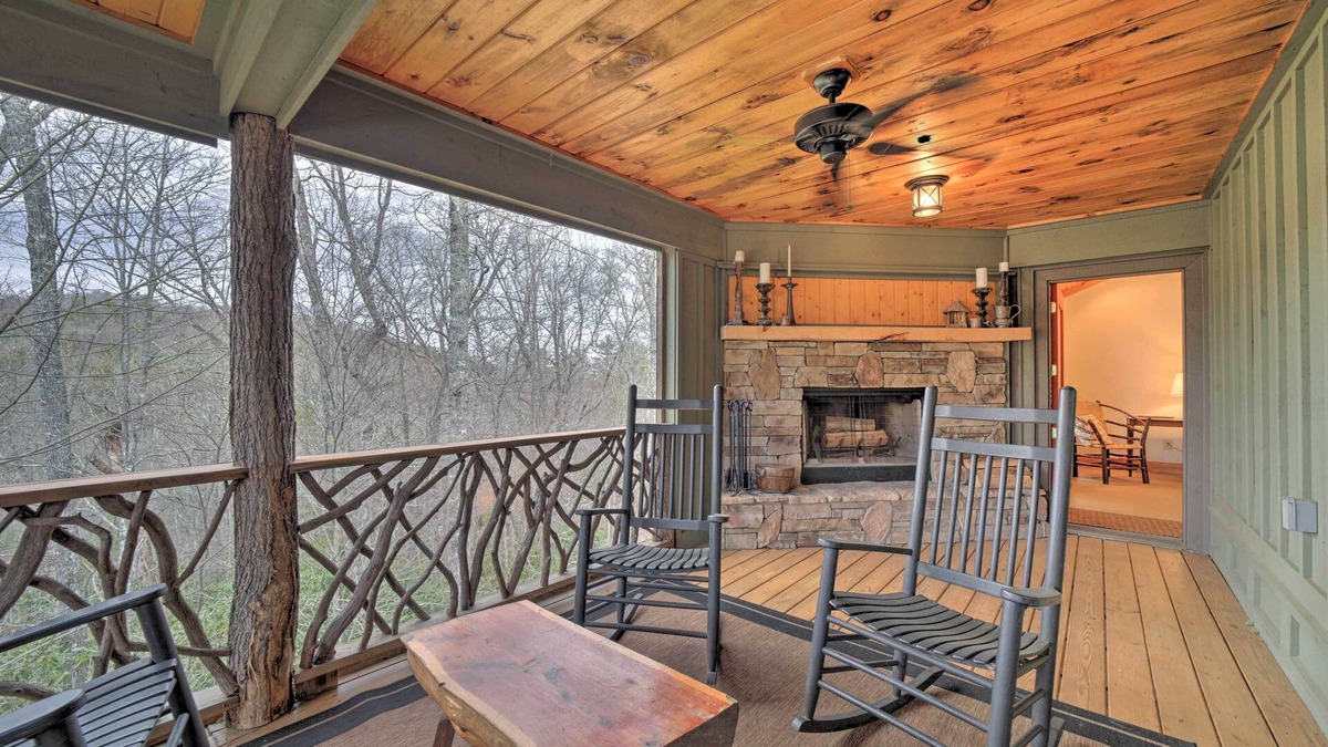 Woodsy Smoky Mtn Hideaway w/Grill & Views!