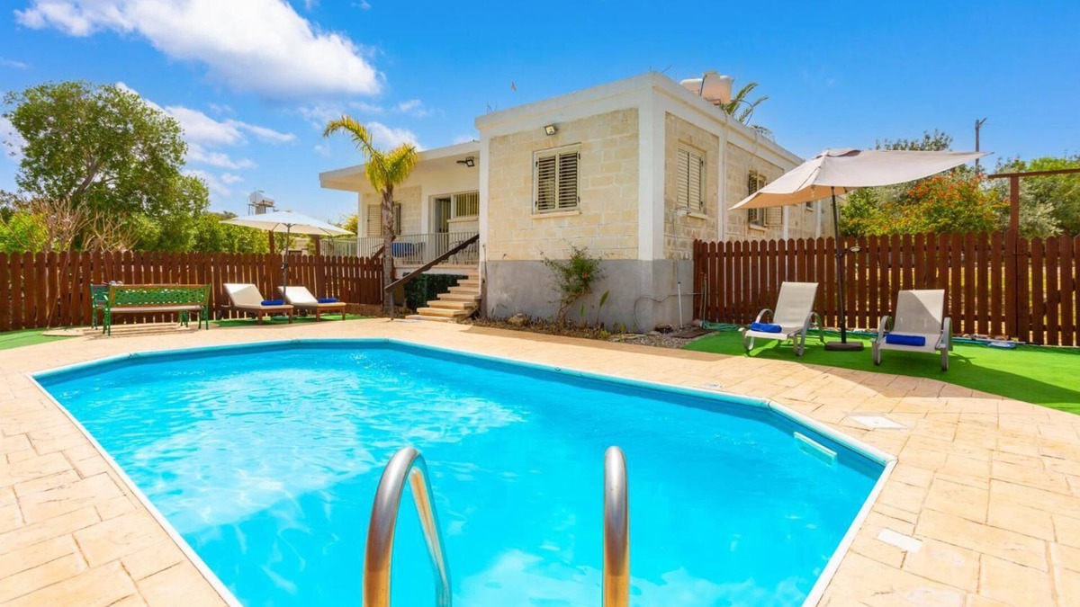 Yiangos House - Three Bedroom Villa, Sleeps 7