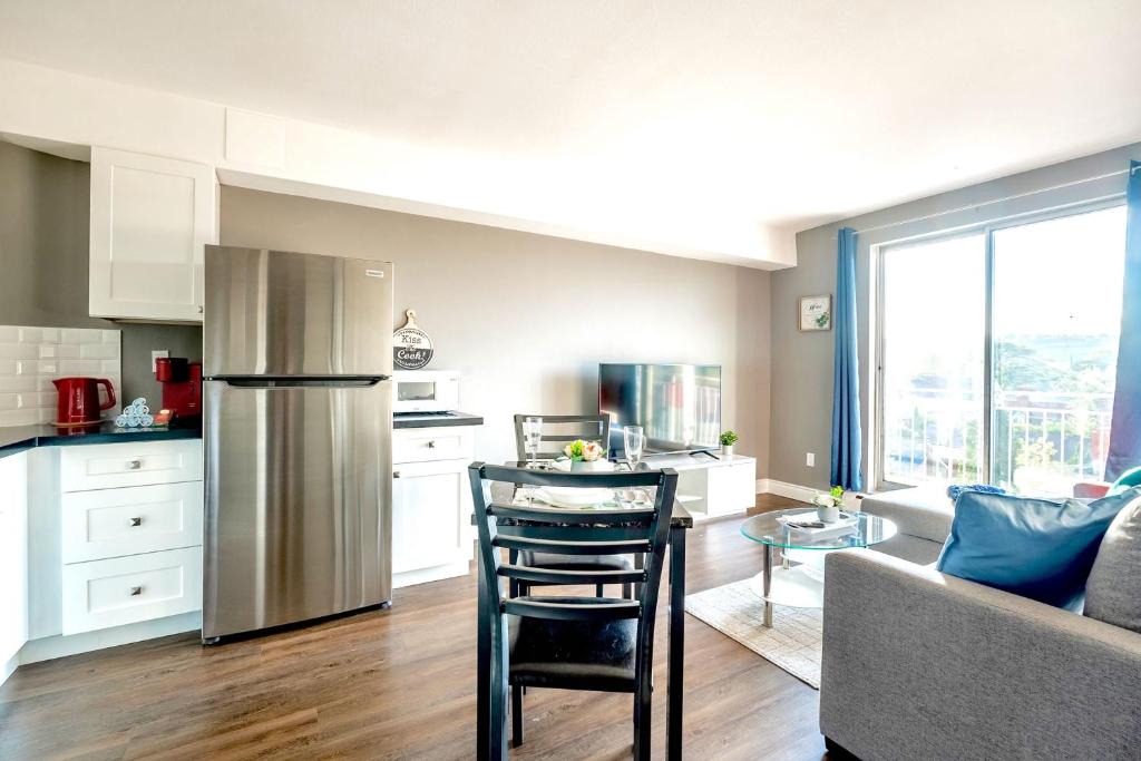 Cozy Dt Hamilton | Rosedale