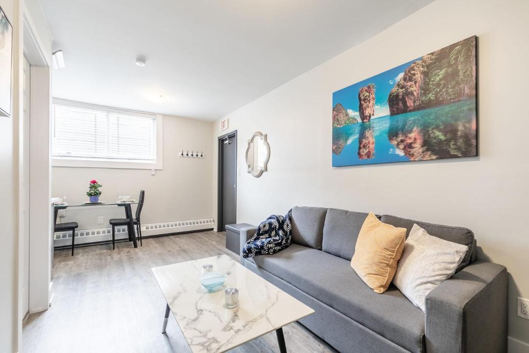 Cozy Dt Hamilton | Central Hamilton