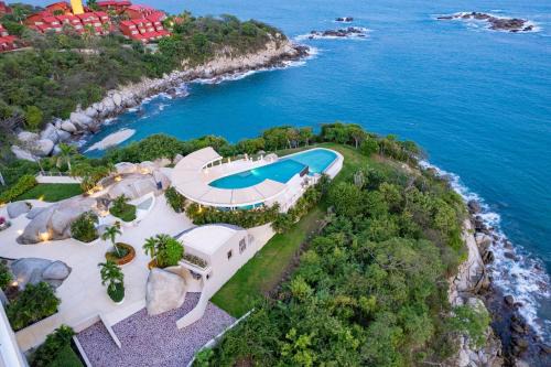 Cosmo | Santa Maria Huatulco