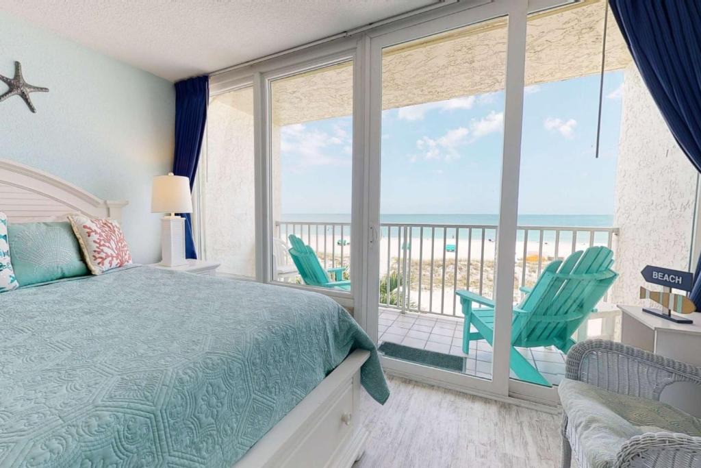 Island Inn | Treasure Island