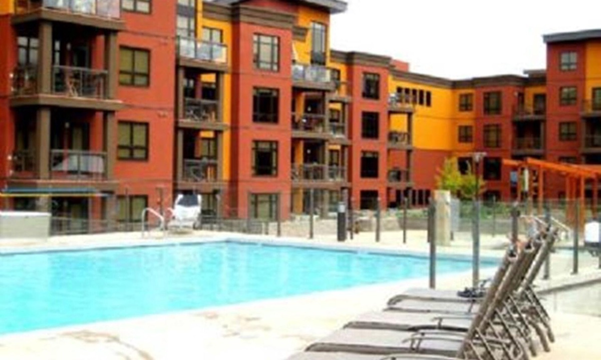 Courtyard | South Pandosy