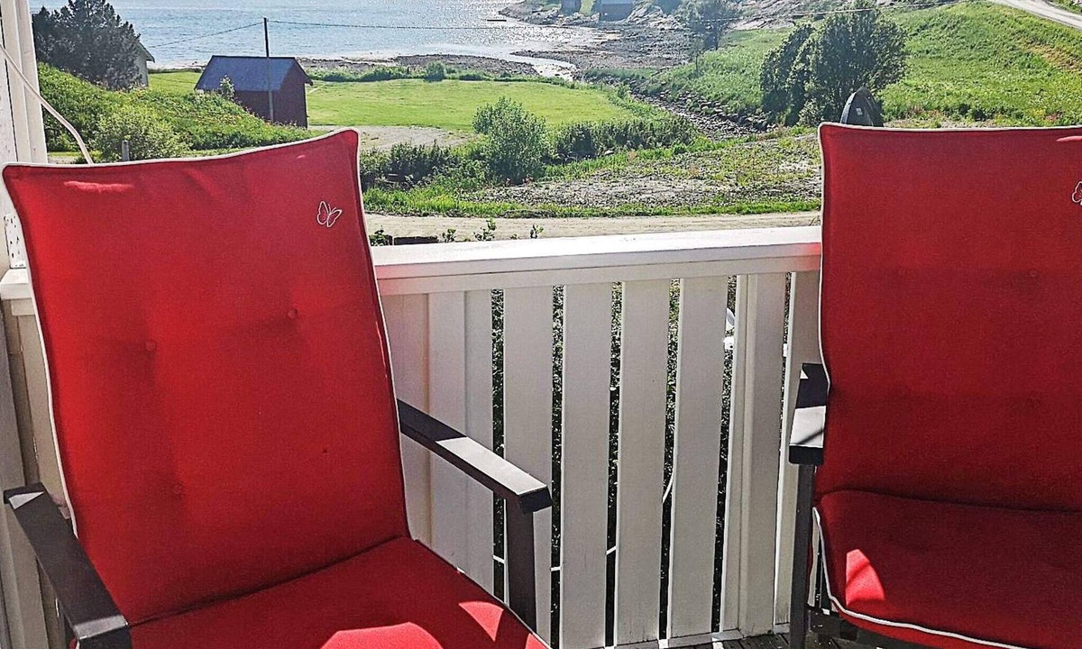 Person Holiday Revsnes | Afjord