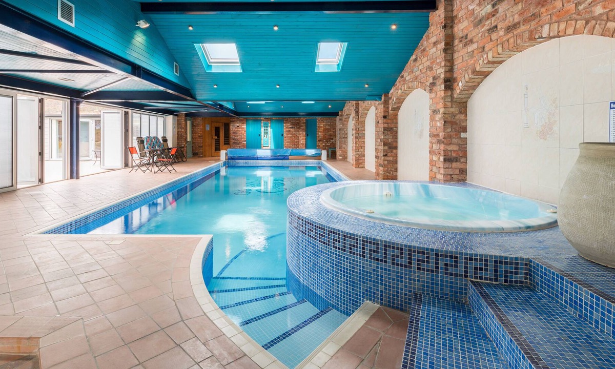 Retreat Swimming Jacuzzi Sauna | Deerhurst