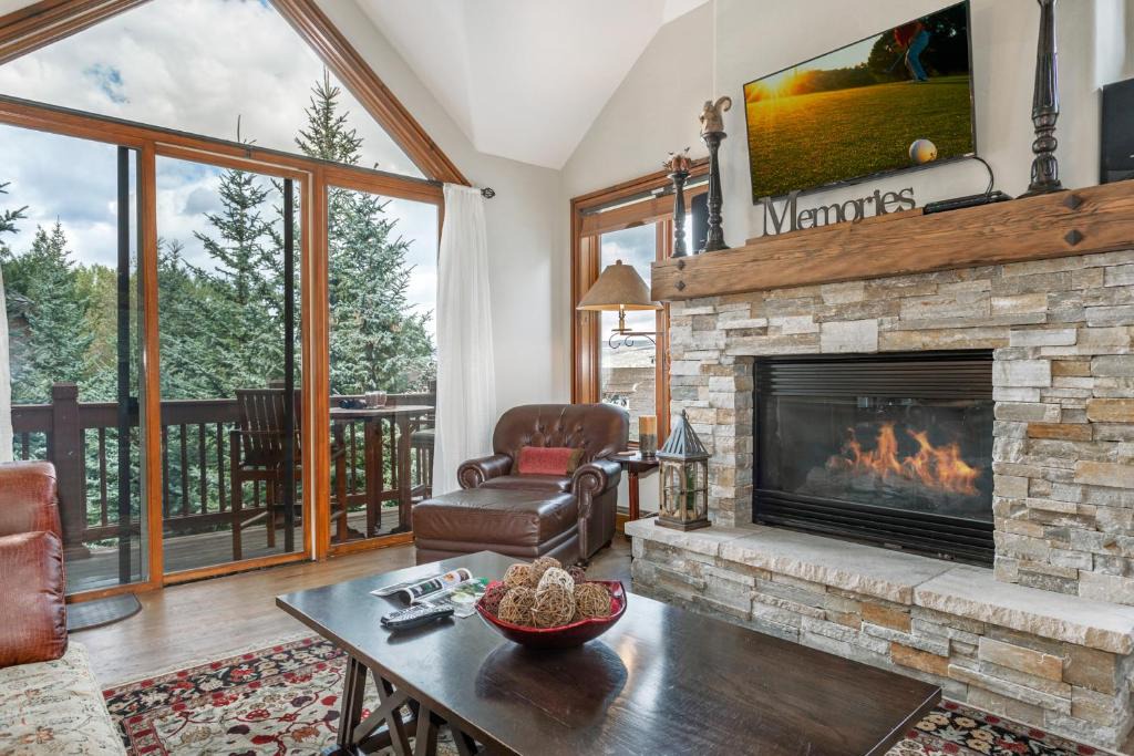 Village Townhouse | Edwards