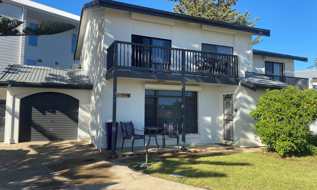 Beachfront Moana Beach | Moana