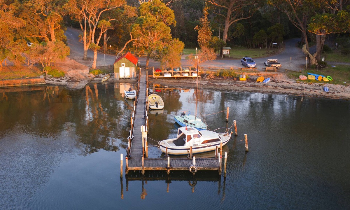 Waterfront Scenery Kayaks Jetty | Nungurner
