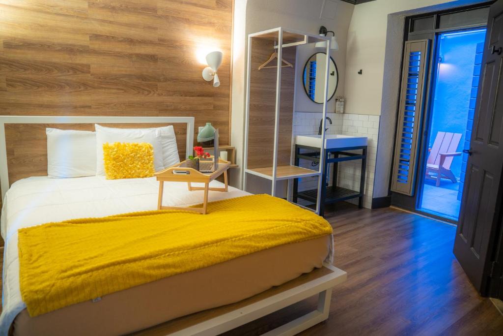 Amsterdam Hostel | Lower Nob Hill